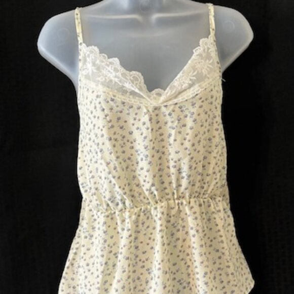 Plus Size Cute ~ Blue Flowers ~ Floral Top - Picture 1 of 8